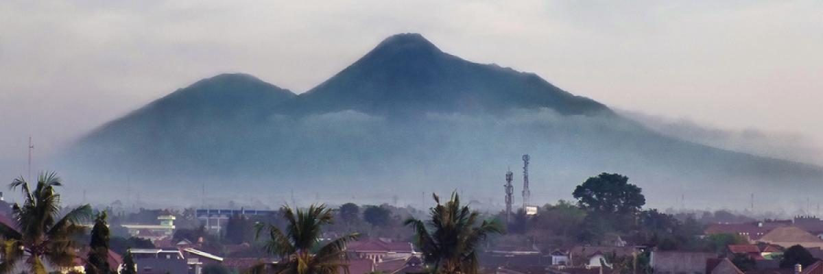 1720630762_merapi-merbabu-menoreh.jpg